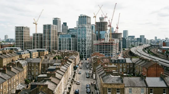 Environnement urbain illustrant l'évolution des quartiers et la transformation de la valeur immobilière